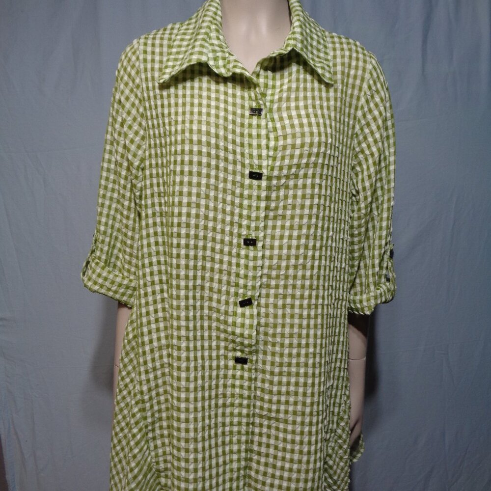 Yushi green & white waffle blouse in size medium